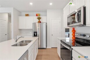 149 Cutleaf in San Marcos, TX - Building Photo