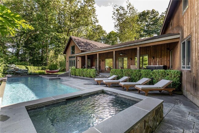 property at 8 River Bend Ln