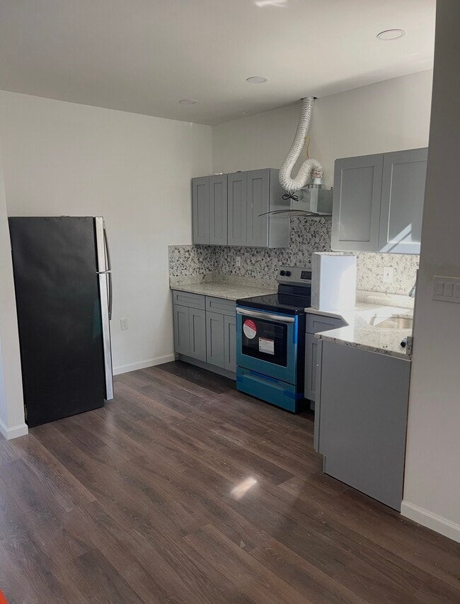 1318 N 57th St, Unit 2