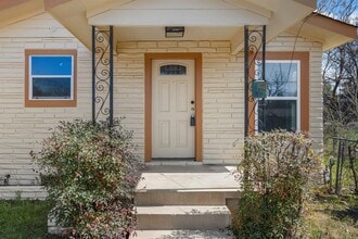 1181 Graham St in Austin, TX - Building Photo - Building Photo