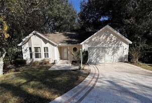 101 Costa Mesa Dr in Lady Lake, FL - Building Photo