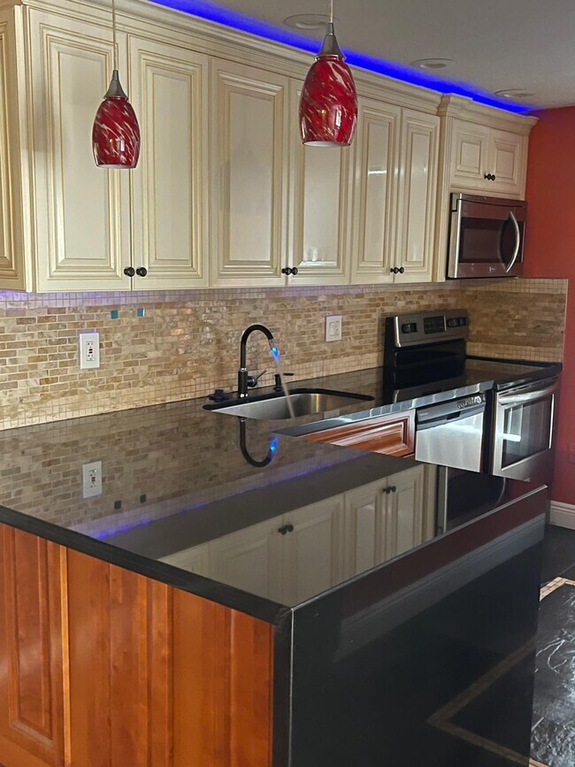 property at 4156 Inverrary Dr