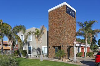 The Resort on 35th in Phoenix, AZ - Building Photo - Building Photo