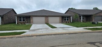 619 NW 68th Ave in Bentonville, AR - Building Photo