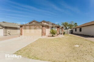 8518 E Clovis Ave in Mesa, AZ - Building Photo