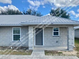 10561 SE 67 Ct in Belleview, FL - Building Photo