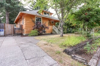 5114 SE 58th Ave in Portland, OR - Building Photo - Building Photo