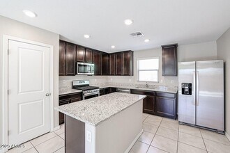 8224 W Illini St in Phoenix, AZ - Building Photo - Building Photo