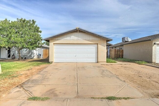 9514 W Garfield St in Tolleson, AZ - Building Photo - Building Photo