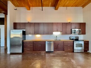 35 Riverwalk Way, Unit 35 Riverwalk Way - Unit R in Lowell, MA - Building Photo - Building Photo