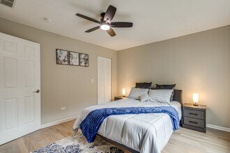 1653 E 70th St in Chicago, IL - Building Photo - Building Photo