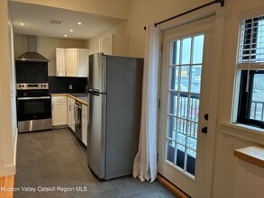 217 State St in Hudson, NY - Building Photo - Building Photo