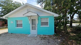 15 N Mango St in Englewood, FL - Building Photo