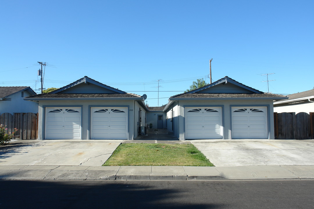 2424 Patricia Dr in Santa Clara, CA - Building Photo