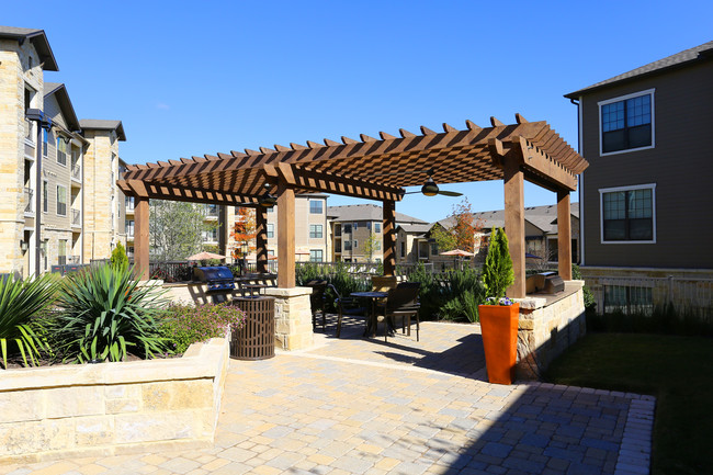 Alvista Round Rock in Round Rock, TX - Building Photo - Building Photo