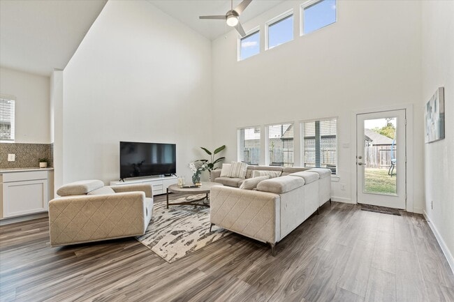 10212 Prairie Creek Ln