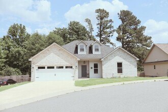 205 Windcrest Cir in Hot Springs, AR - Building Photo - Building Photo