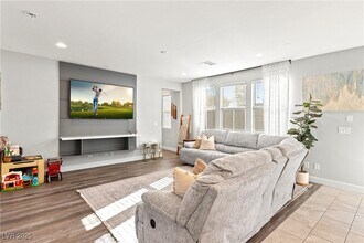 10331 Western Pine Ave in Las Vegas, NV - Building Photo - Building Photo