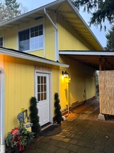 11601 NE 155th St in Kirkland, WA - Building Photo - Building Photo