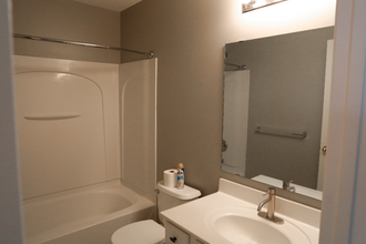 8017 Stratford Cir S in Shakopee, MN - Building Photo - Building Photo