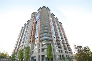 8220 Crestwood Heights Dr in McLean, VA - Building Photo