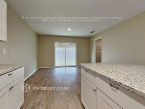 1852 Village Park Trail in Burleson, TX - Foto de edificio - Building Photo