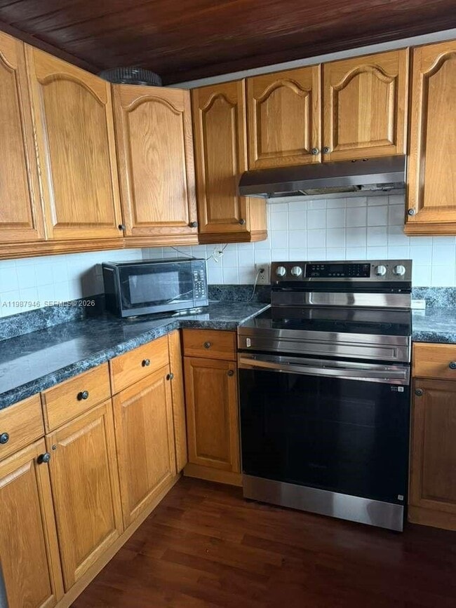 200 Waterway Dr S in Lantana, FL - Building Photo - Building Photo