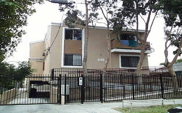 646 N Juanita Ave in Los Angeles, CA - Foto de edificio - Building Photo