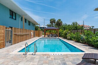 400 S Atlantic Ave in Cocoa Beach, FL - Building Photo - Building Photo