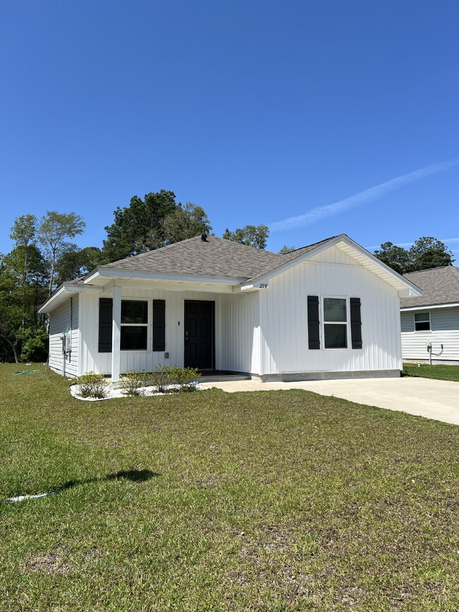 2537 Sutton Pl Dr in Gonzalez, FL - Building Photo - Building Photo