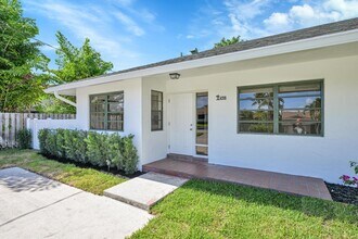 498 NE 42nd St in Boca Raton, FL - Building Photo - Building Photo
