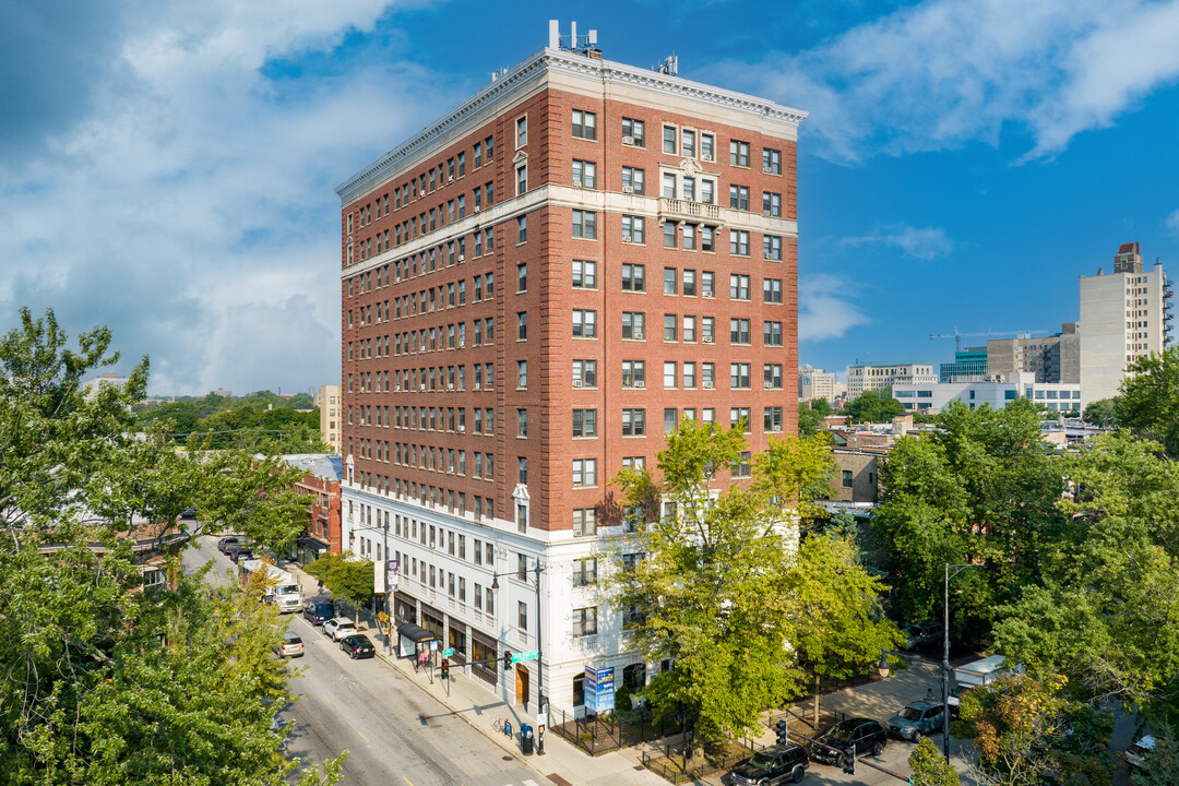 Mayfair Apartments in Chicago, IL - Foto de edificio