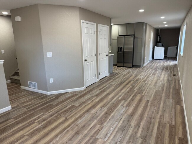 227 Crestone Ave in Colorado Springs, CO - Foto de edificio - Building Photo