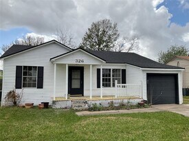 326 E 1st St in Deer Park, TX - Building Photo
