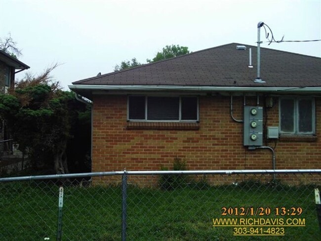 property at 1162 N Yosemite St