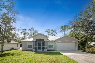 460 14th Ave NE in Naples, FL - Building Photo