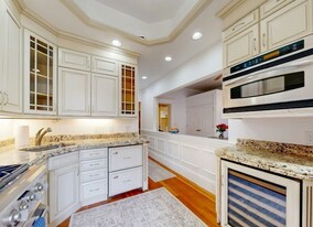 15 Garrison Rd, Unit 1 in Brookline, MA - Building Photo