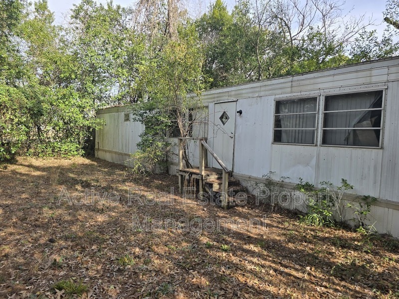 2875 Stamey Livestock Rd in Dalzell, SC - Foto de edificio