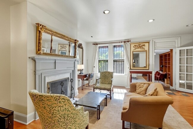 118 Commonwealth Ave in Boston, MA - Building Photo - Building Photo