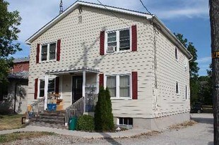 76 Maple Ave in Halton Hills, ON - Building Photo