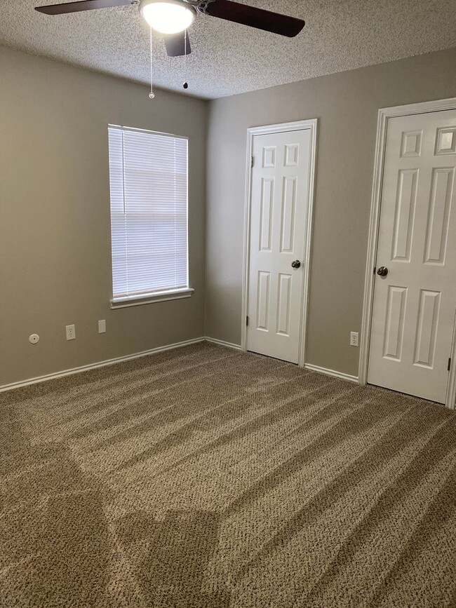 1608 Sun Valley Dr in Cleburne, TX - Building Photo - Building Photo