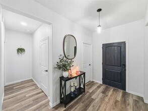 208 Crest Ln in Decatur, TX - Building Photo - Building Photo