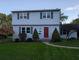 2 Gateshead Rd in New Hartford, NY - Building Photo