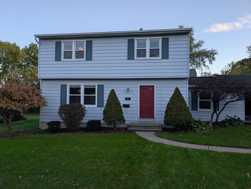 2 Gateshead Rd in New Hartford, NY - Building Photo