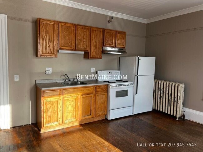 145 Union St in Bangor, ME - Foto de edificio - Building Photo