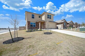 903 Brown Thrasher in San Antonio, TX - Building Photo - Building Photo