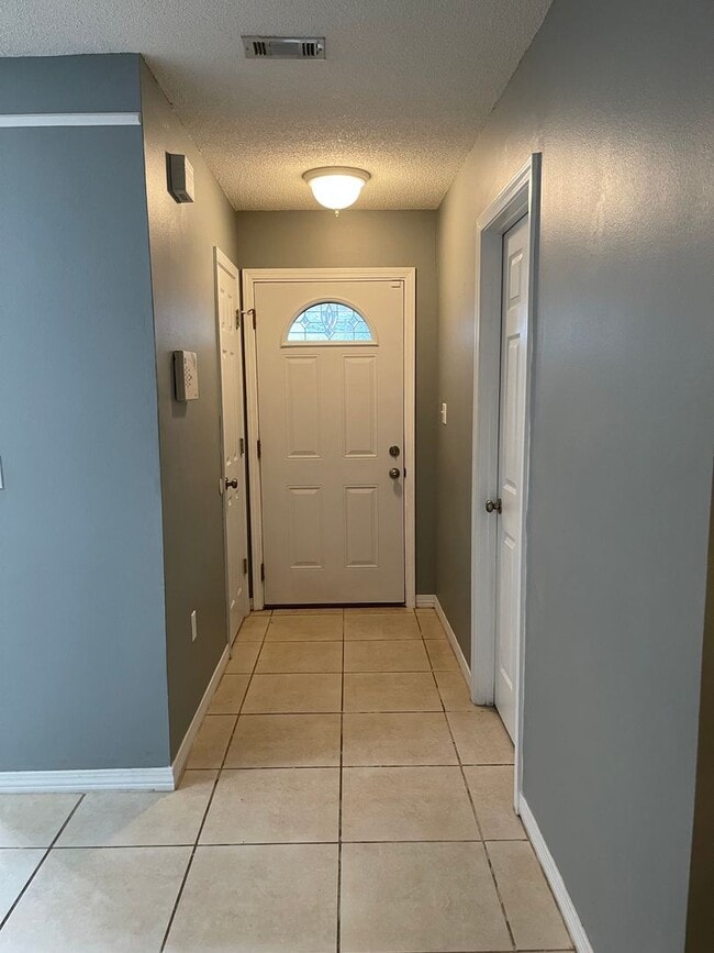1896 Greystone Ln in Fort Walton Beach, FL - Building Photo - Building Photo