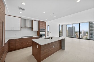 301 1st St S in St. Petersburg, FL - Building Photo - Building Photo