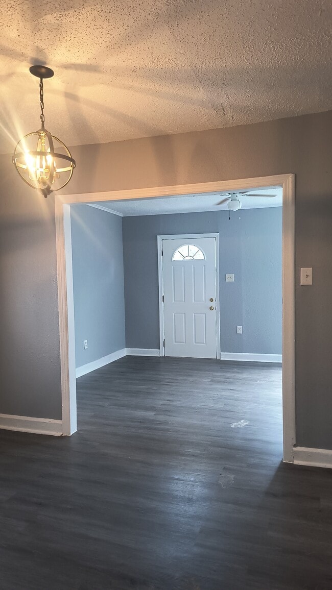 property at 3007 S Poplar St