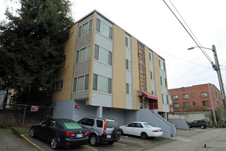 Mondrian Apartments in Seattle, WA - Building Photo - Building Photo